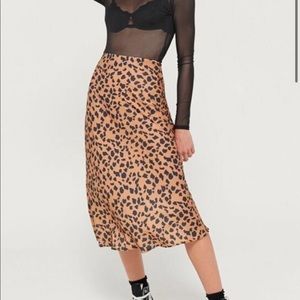 EC Urban Outfitters leopard print Midi skirt Xs N